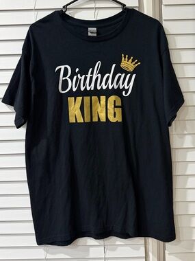 Birthday King Black Men’s T-Shirt with Gold Print! Size Large! 🖤💛